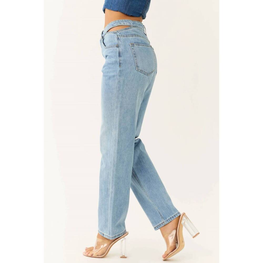 NEW CEROS cutout waistband detail straight leg jeans in light blue - Picture 3 of 5